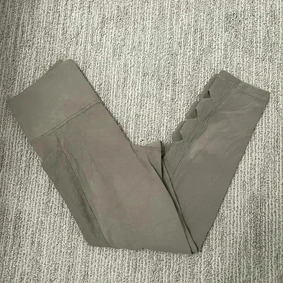 ATHLETA SMALL SOFT GREEN 7/8 LEGGINGS - Picture 1 of 4